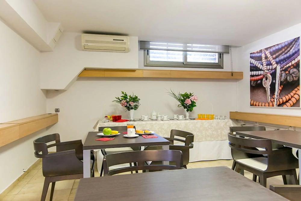 Aparthotel Bardon Castelldefels Exteriör bild