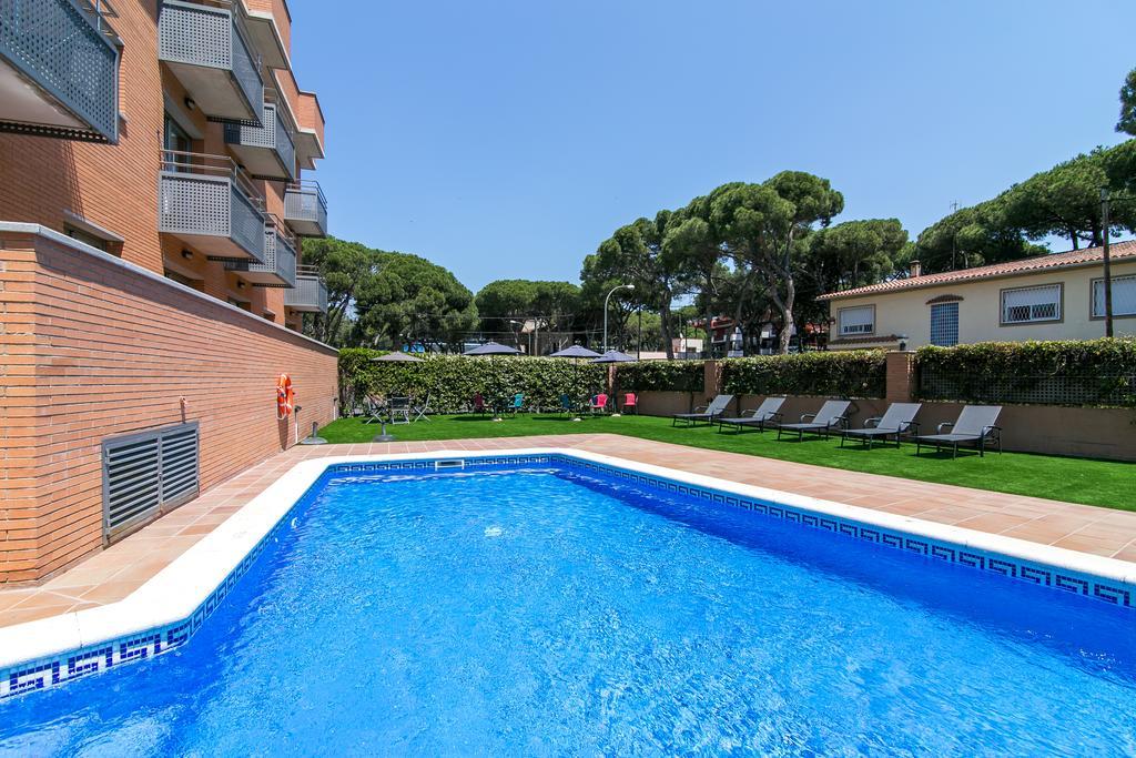 Aparthotel Bardon Castelldefels Exteriör bild