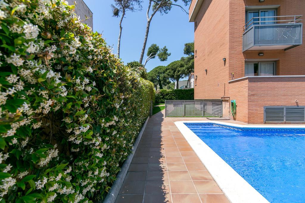 Aparthotel Bardon Castelldefels Exteriör bild