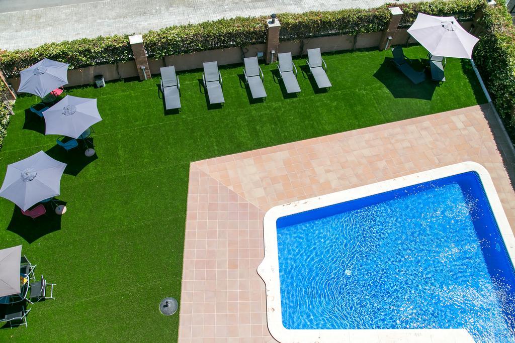 Aparthotel Bardon Castelldefels Exteriör bild