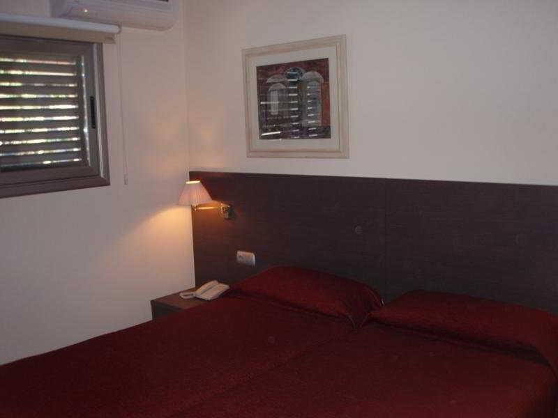 Aparthotel Bardon Castelldefels Exteriör bild